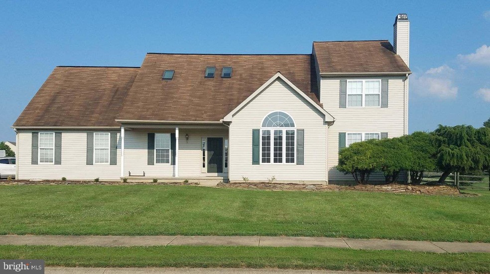 210 E Harvest Dr, New Castle, DE 19720 - photo 1