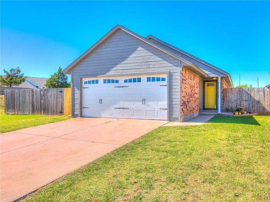 2301 Cedar Brook Dr, Moore, OK 73160 - photo 1