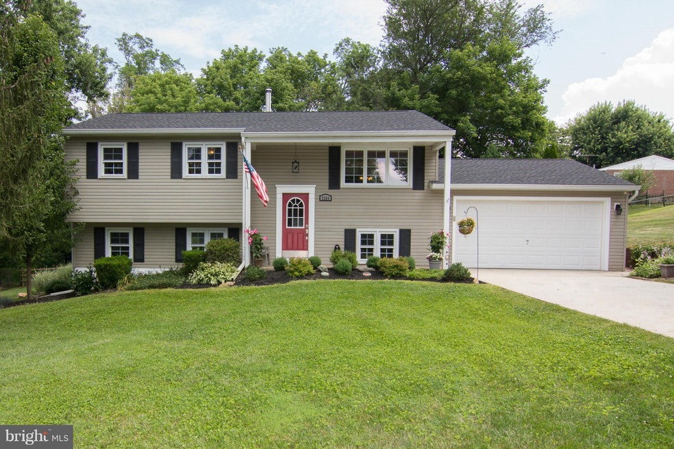 2304 Sunset Dr N, Sykesville, MD 21784 - photo 1