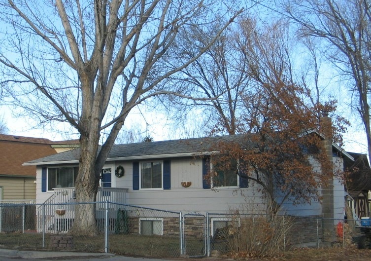 933 West 11th Street