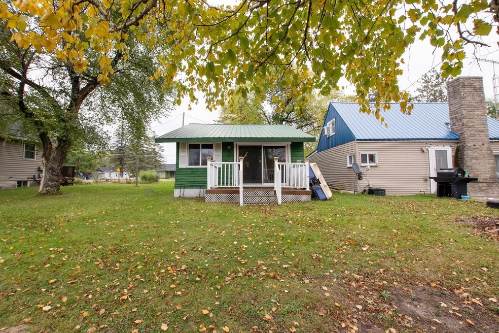 4036 Cobblestone Ct, Beaverton, MI 48612 - photo 1