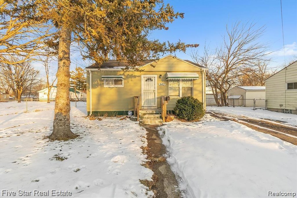 963 Darling St, Flint, MI 48532 - photo 1