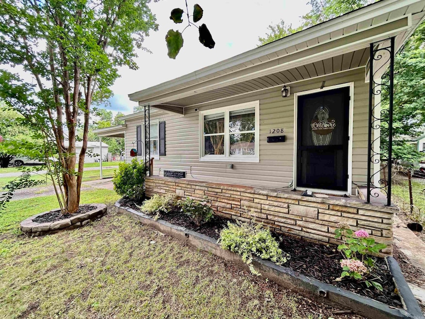 1208 N Front St, Dardanelle, AR 72834 - photo 1