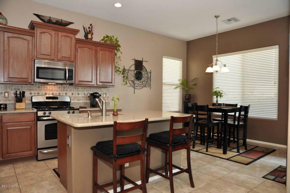 Kitchen-36&42 ' Upgrd Cabinets w/Crn Mld