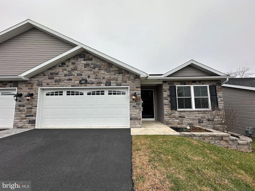 707 Shook Ct W, Greencastle, PA 17225 - photo 1