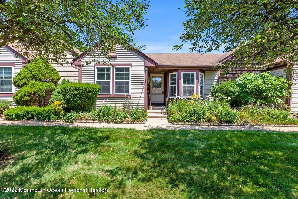 18B Benjamin Franklin Dr, Monroe Township, NJ 08831 - photo 1