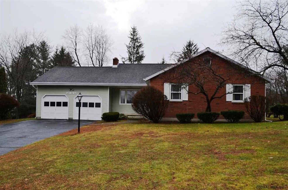 1242 Viewmont Dr, Schenectady, NY 12309 - photo 1