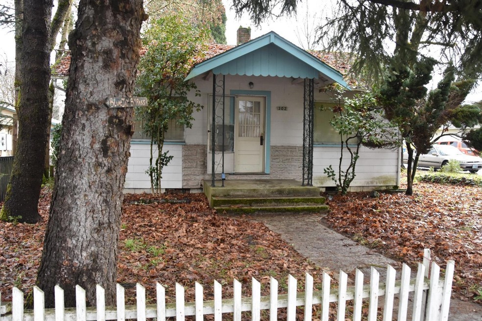 302 Broadway St, Rogue River, OR 97537 - photo 1