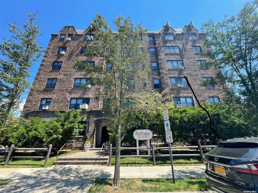141 Wyckoff Place unit 3-B, Woodmere, NY 11598 - photo 1