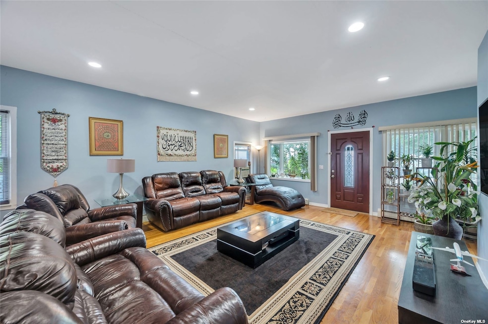 1000 Lewiston St, Franklin Square, NY 11010 - photo 1