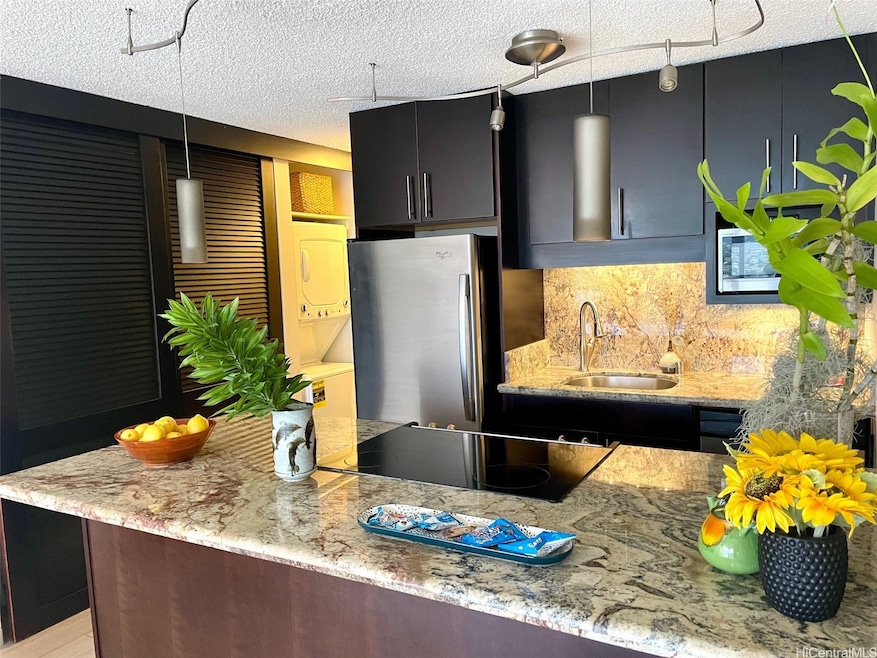 Canal House unit 1802, Honolulu, HI 96815 - photo 1