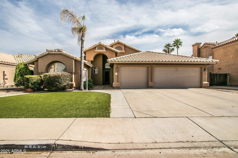 Horseshoe Ave-1