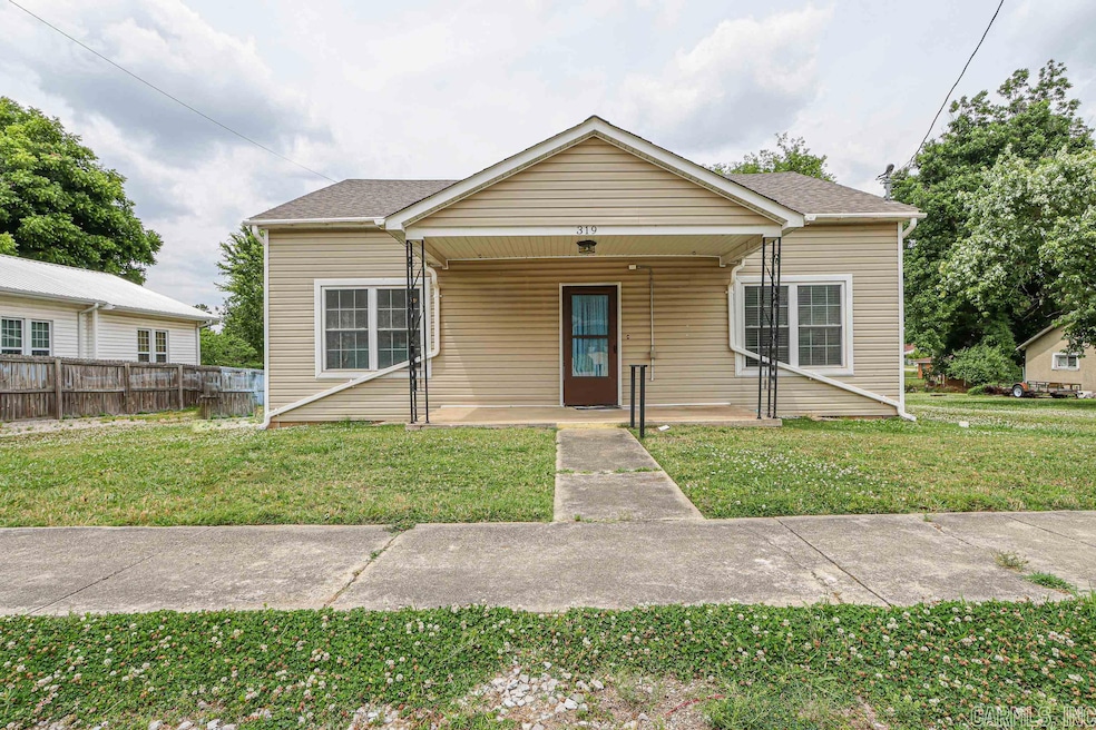 319 W Hunt St, Paragould, AR 72450- Homes.com