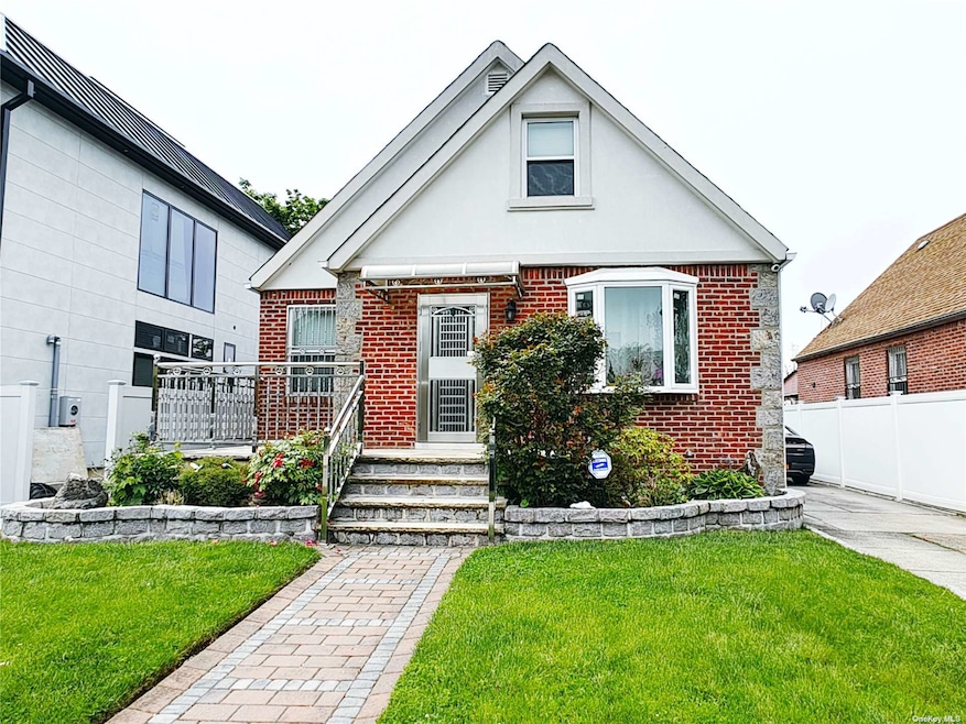 69-50 184th St, Fresh Meadows, NY 11365 - photo 1