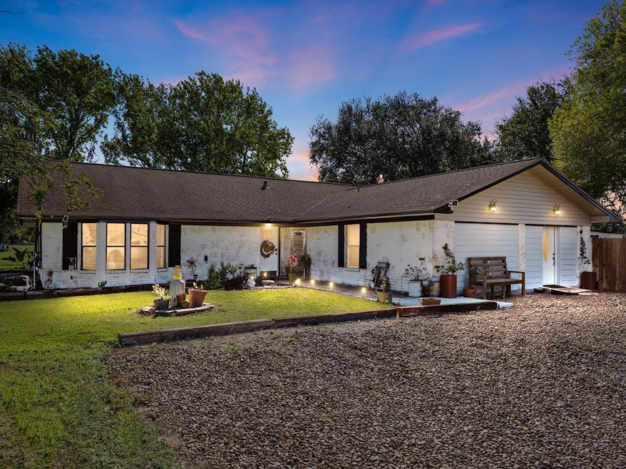 203 Cr 231 (Prairie Ln), Bay City, TX 77414 - photo 1