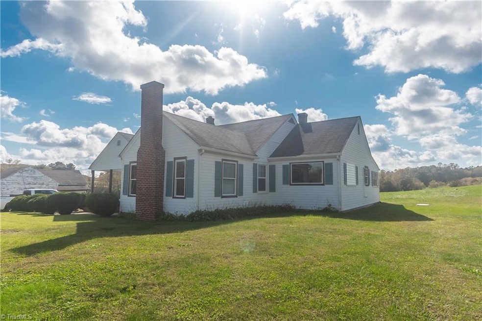 Only minutes to Mount Airy!