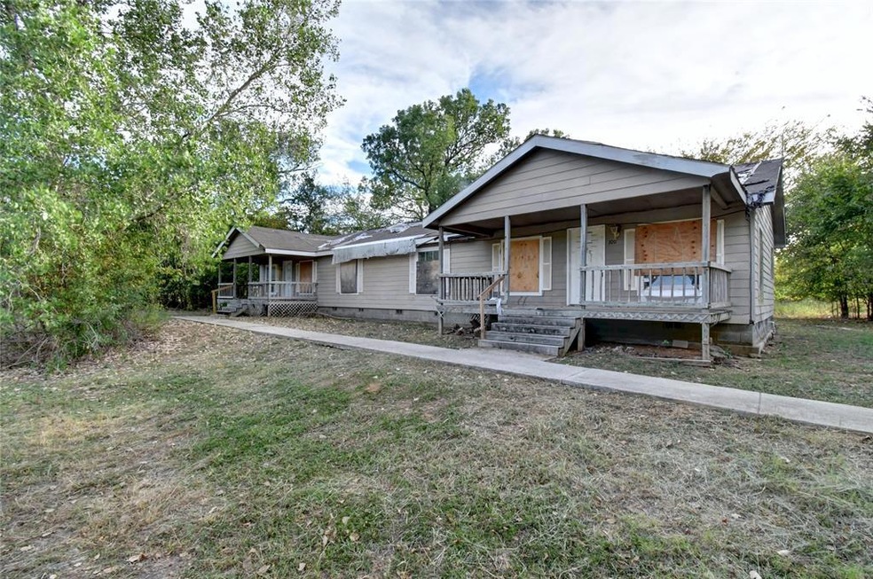 100 Rolling Glen, Springtown, TX 76082 - photo 1