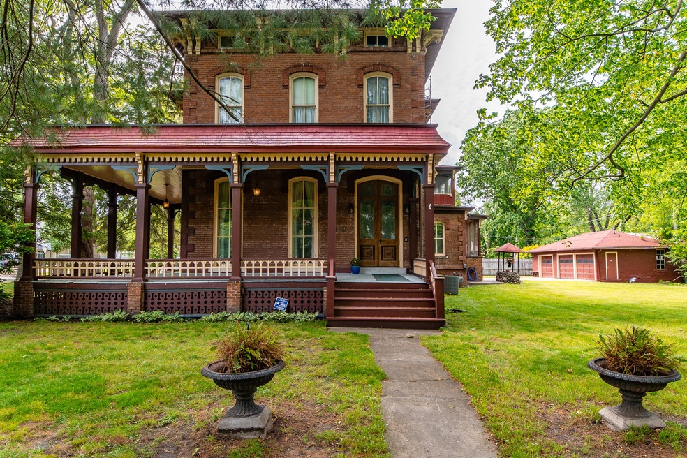 505 College Ave, Lincoln, IL 62656 - photo 1