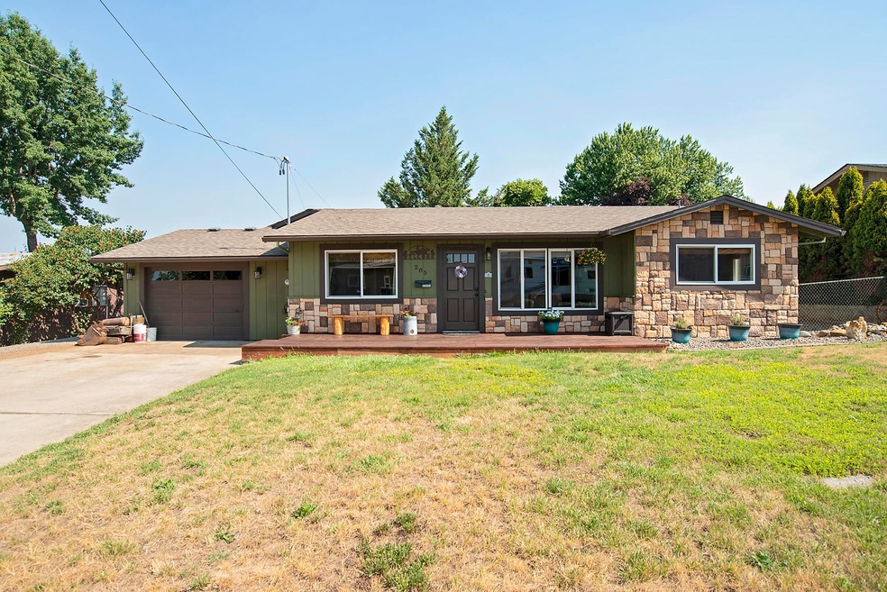 205 Kings Way, Central Point, OR 97502 - photo 1