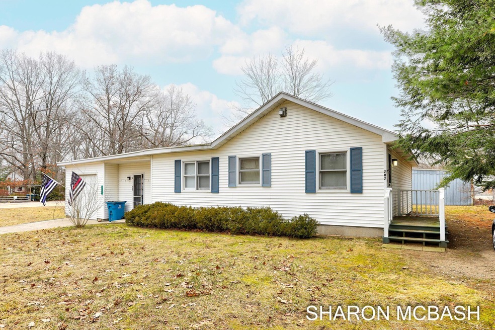 3-web-or-mls-707 N Maple St, Saugatuck-3