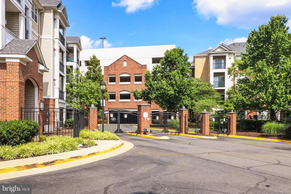 12909 Centre Park Cir unit 201, Oak Hill, VA 20171 - photo 1