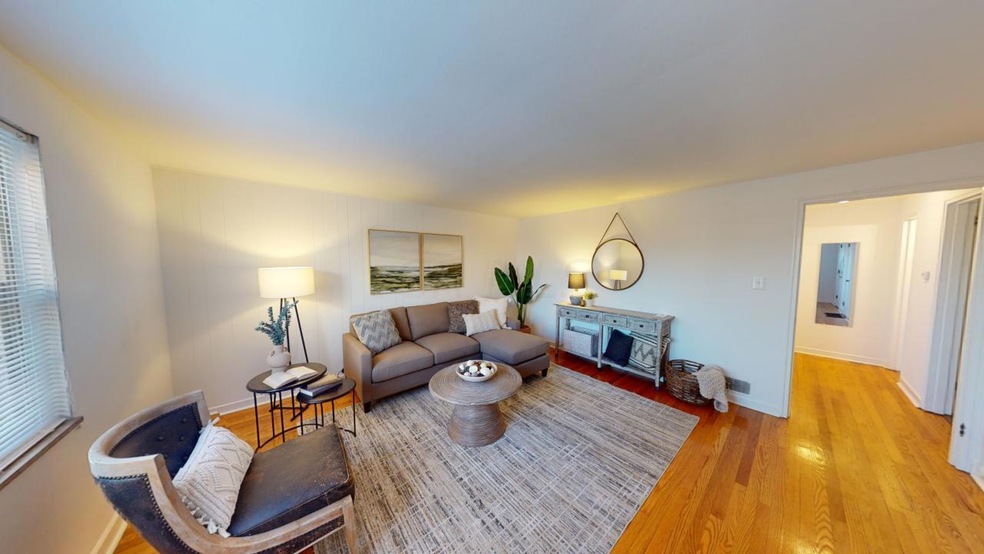 1109-Sells-Unit-L-Living 1