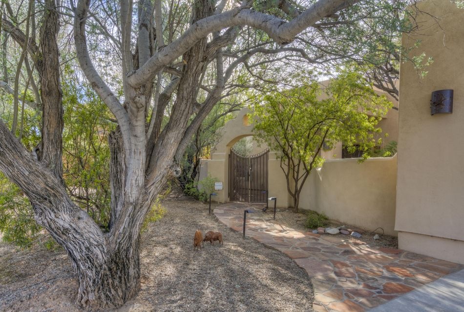 Inviting front entry