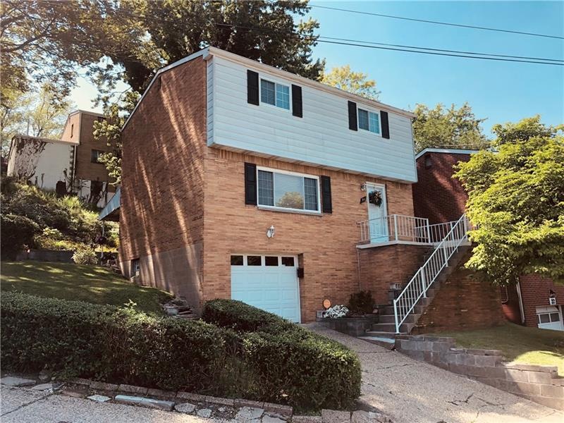 This well maintained 2 story brick colonial has be