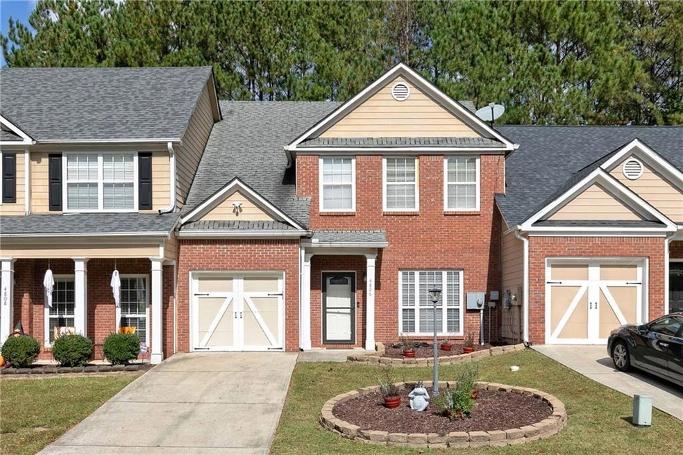 View of front facade featuring a front yard and a 