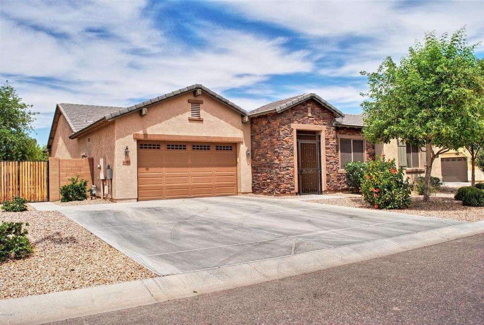 BEAUTIFUL ESTATE ON OVERSIZED LOT