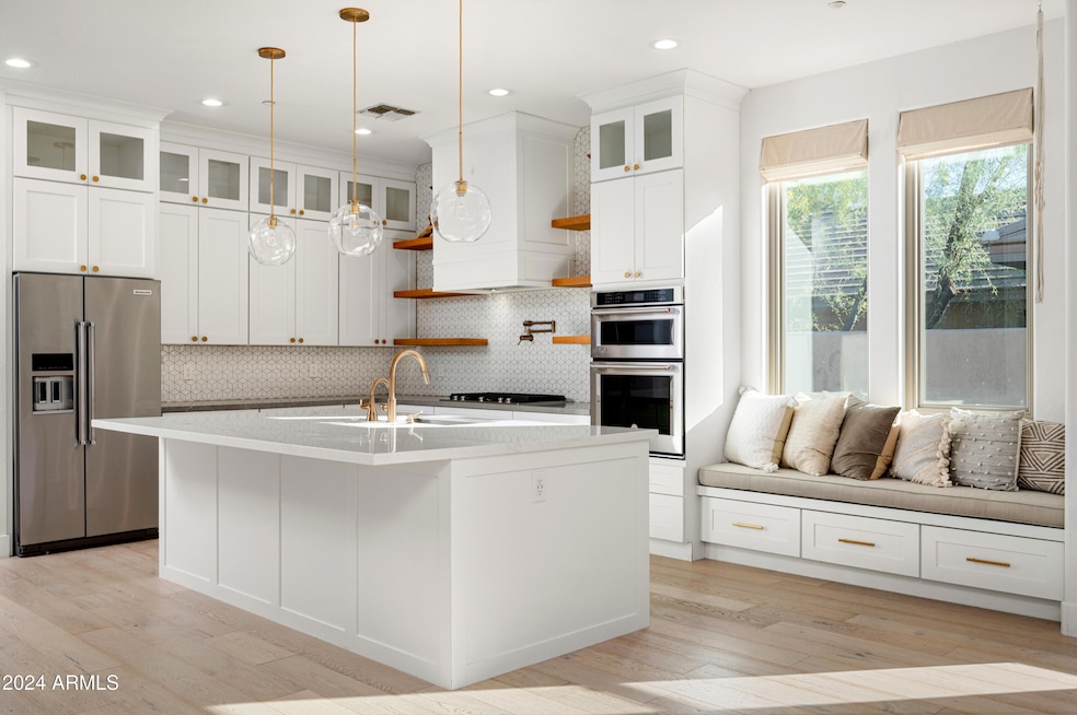 Upgraded Kitchen w/ Window Bench