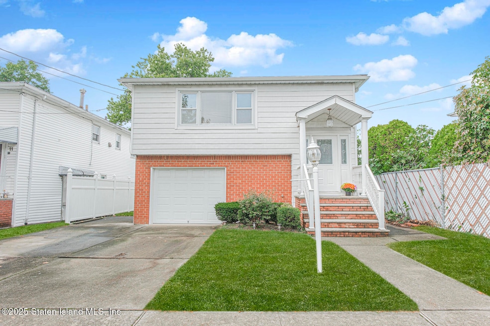 17 Greaves Ct, Staten Island, NY 10308 - photo 1