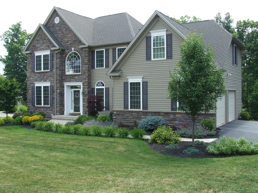 1234 Woodberry Dr, Mountain Top, PA 18707 - photo 1