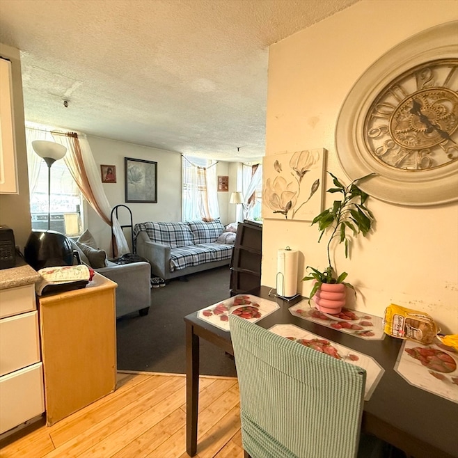 46 Amesbury St unit 4D, Lawrence, MA 01840 - photo 1