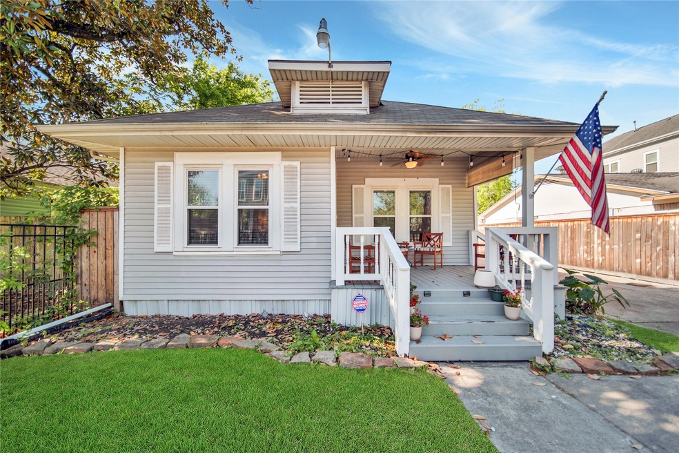 832 E 26th St, Houston, TX 77009 - photo 1