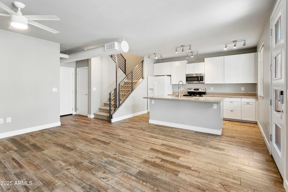 2825N42nd003