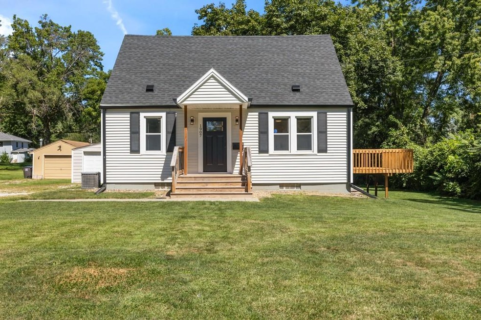 1907 Southlawn Dr, Des Moines, IA 50315 - photo 1