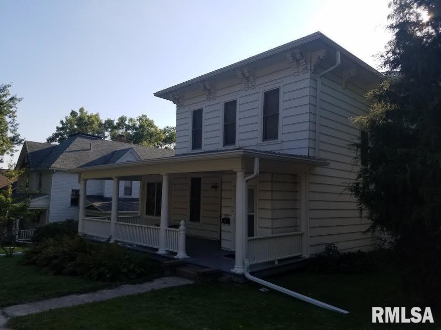 930 Bridge Ave, Davenport, IA 52803 - photo 1