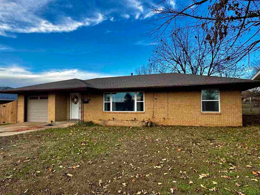 1436 E Broadway St, Cushing, OK 74023 - photo 1