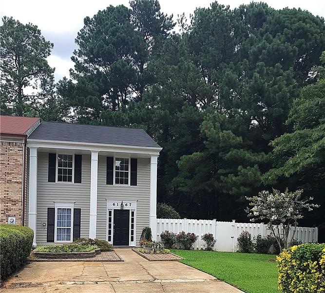 Gorgeous end unit, fully fenced, private side yard