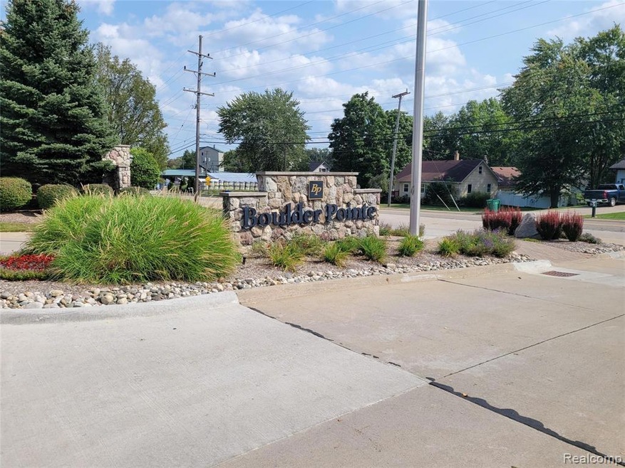 front boulder pointe.jpg