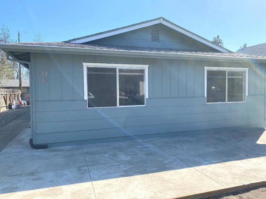 733 SW H St, Grants Pass, OR 97526 - photo 1