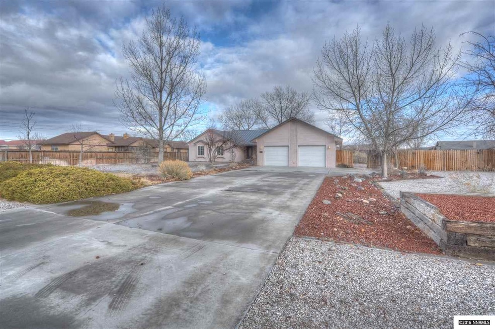 722 Carson River Dr, Fallon, NV 89406 - photo 1