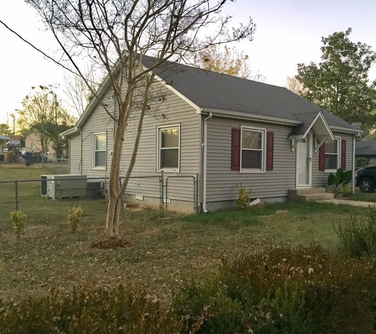 702 College St, Manchester, TN 37355 - photo 1