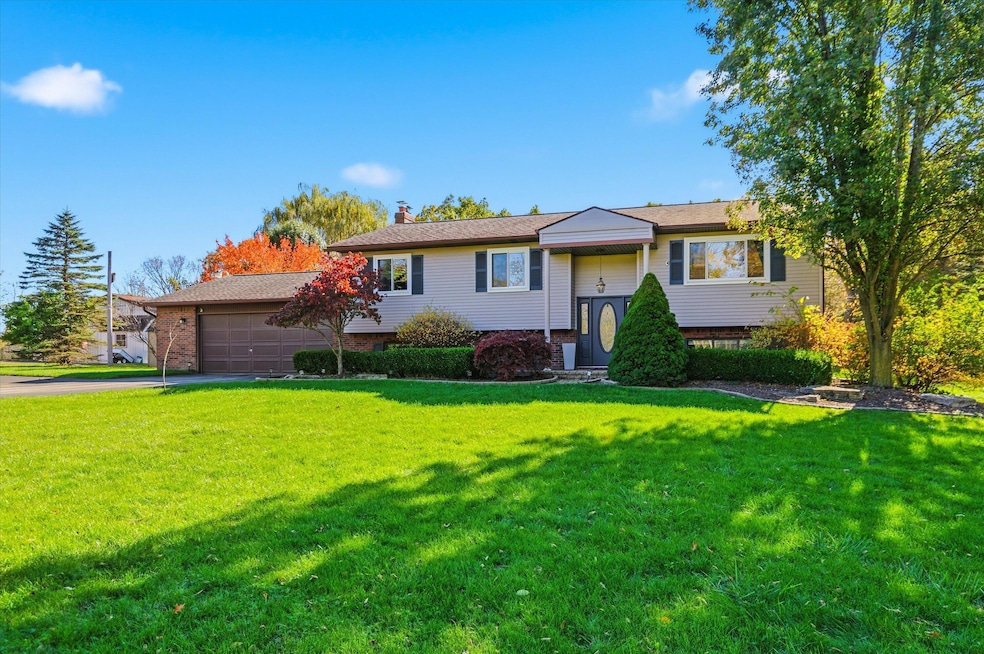 2932 Bogue Creek Dr, Howell, MI 48855 - photo 1