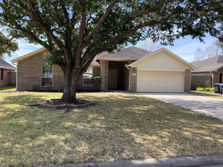 4765 Heathrow Ln, Alvin, TX 77511 - photo 1