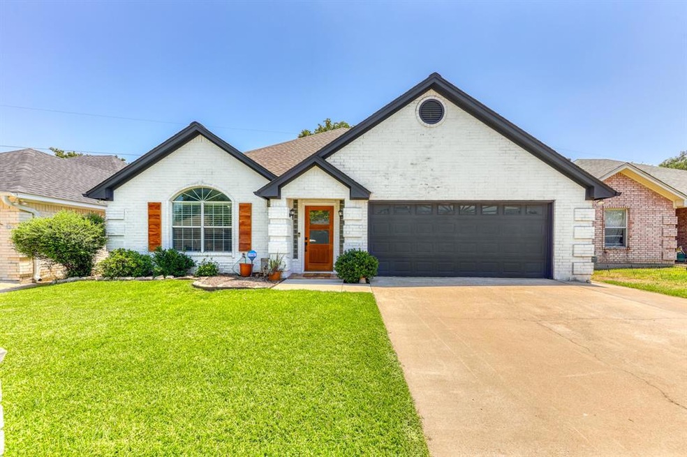 1006 Austin Ct, Weatherford, TX 76086 - photo 1