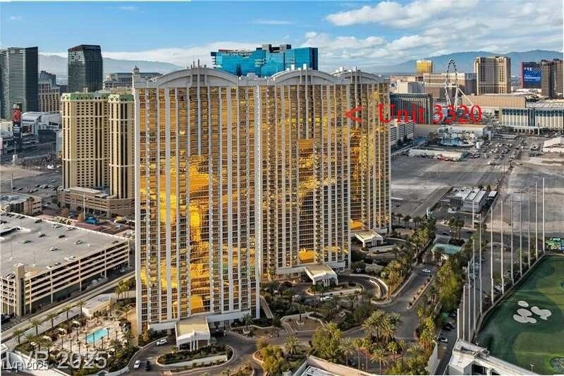Stunning towers in a prime location – where luxury