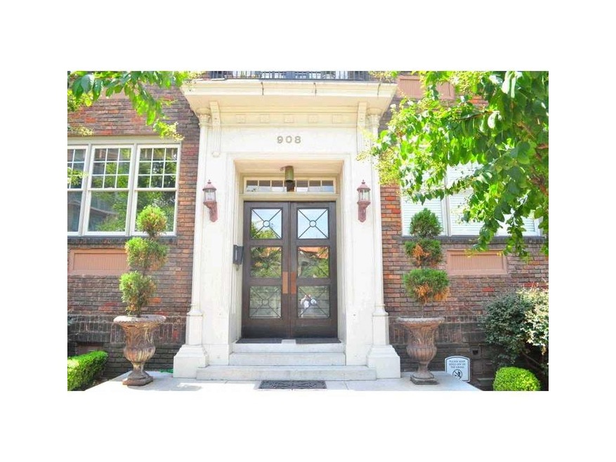 Exterior Front. Classic Building in the heart of M