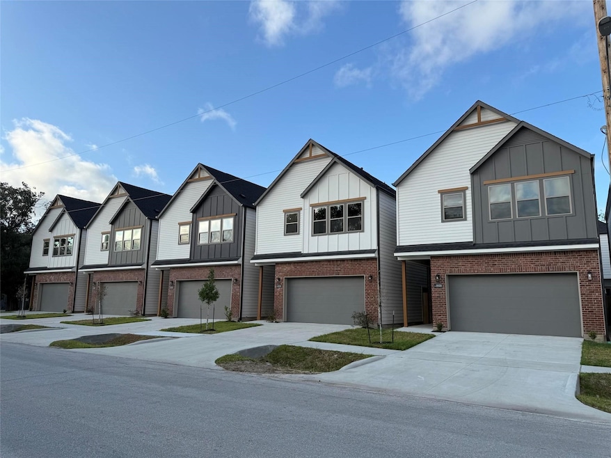 For Sale $419,000 • Co-Listing Agent